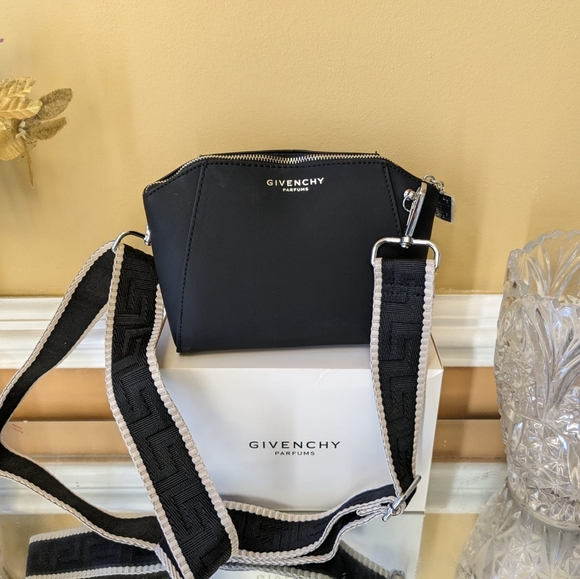 Givenchy pouch - Picture 13 of 16